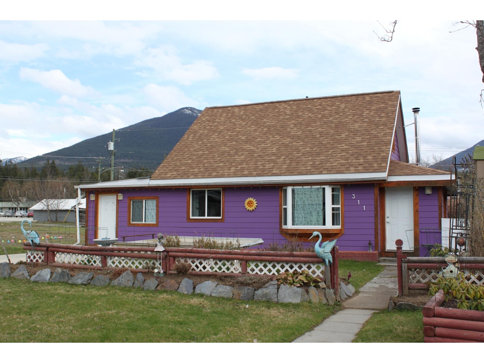 311 7TH AVENUE located in Nakusp, British Columbia