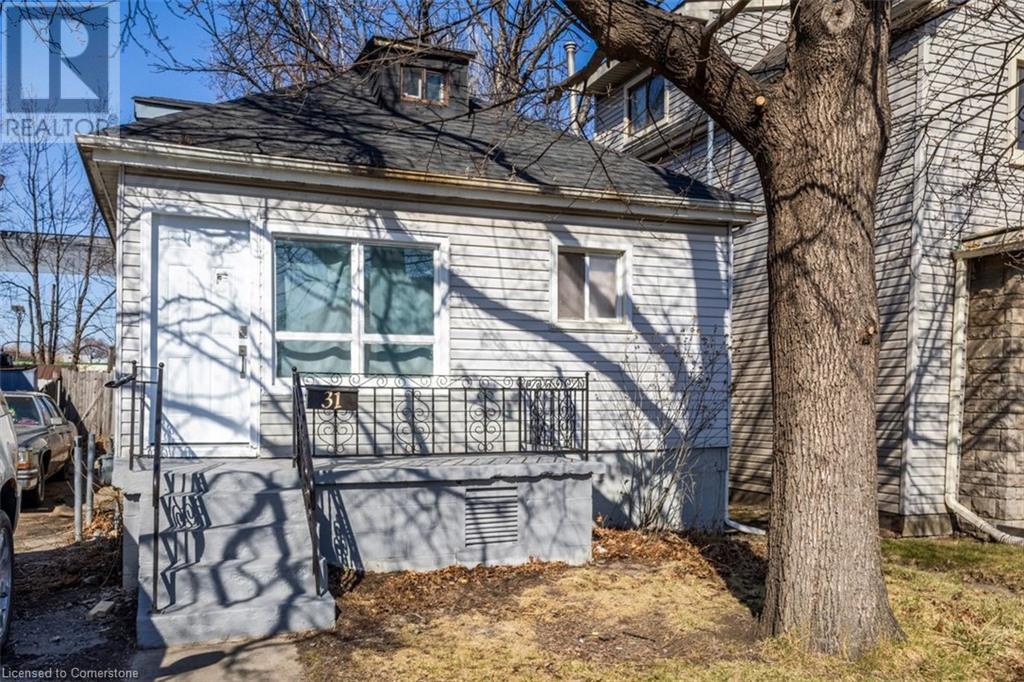 31 BIGGAR Avenue located in Hamilton, Ontario